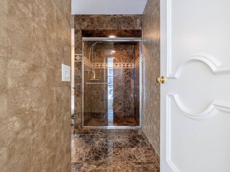 Building Photo - 3200 S Ocean Blvd