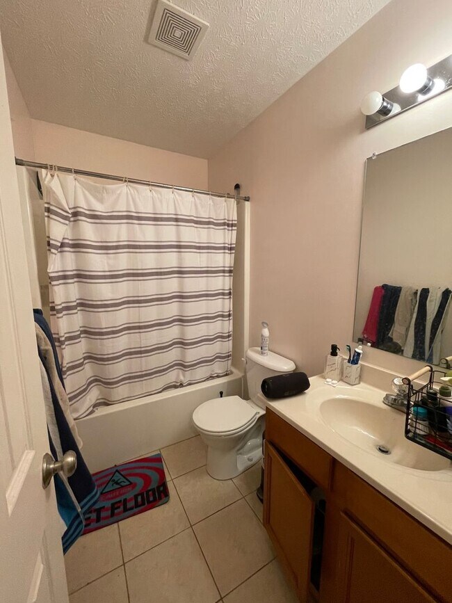 Building Photo - **AUGUST 2027** 3 Bedroom 3.5 Bathroom House