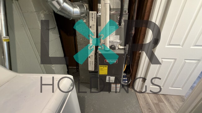 Building Photo - 318 White Ave