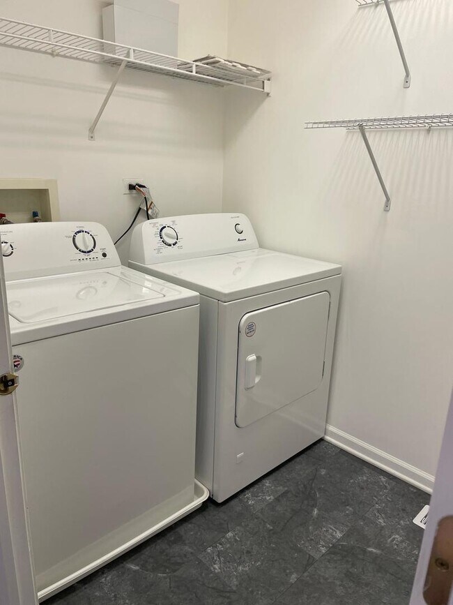 Building Photo - 416 Conservatory Ln