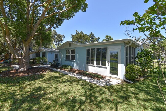 Building Photo - 919 Viscaya Blvd