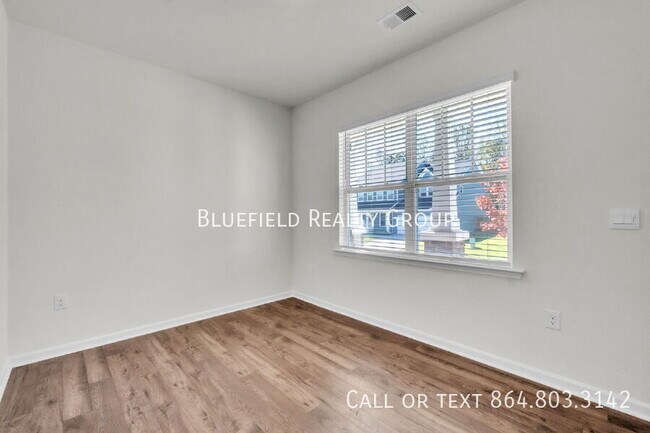 Building Photo - 380 Fenwick Dr