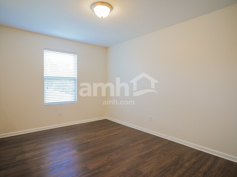 Building Photo - 212 W Jayce Wy