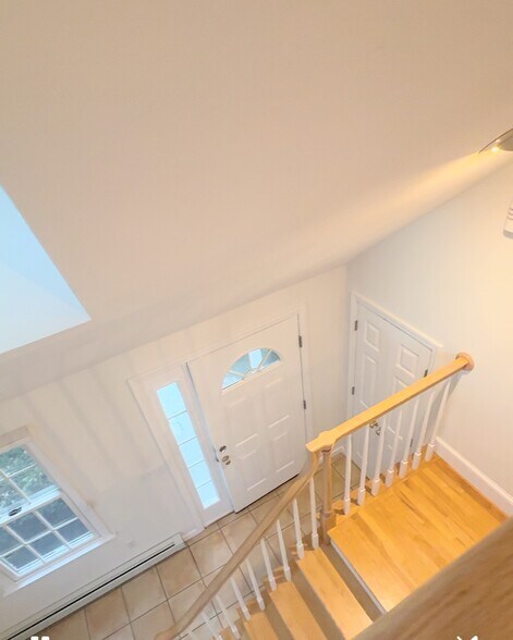 Building Photo - 94 Country Club Dr