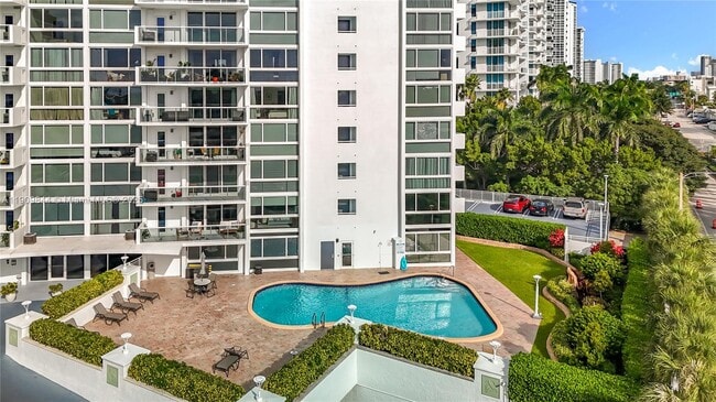 Building Photo - 2715 N Ocean Blvd