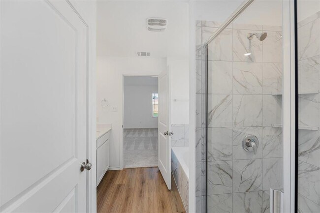 Building Photo - 627 Waterway Ave