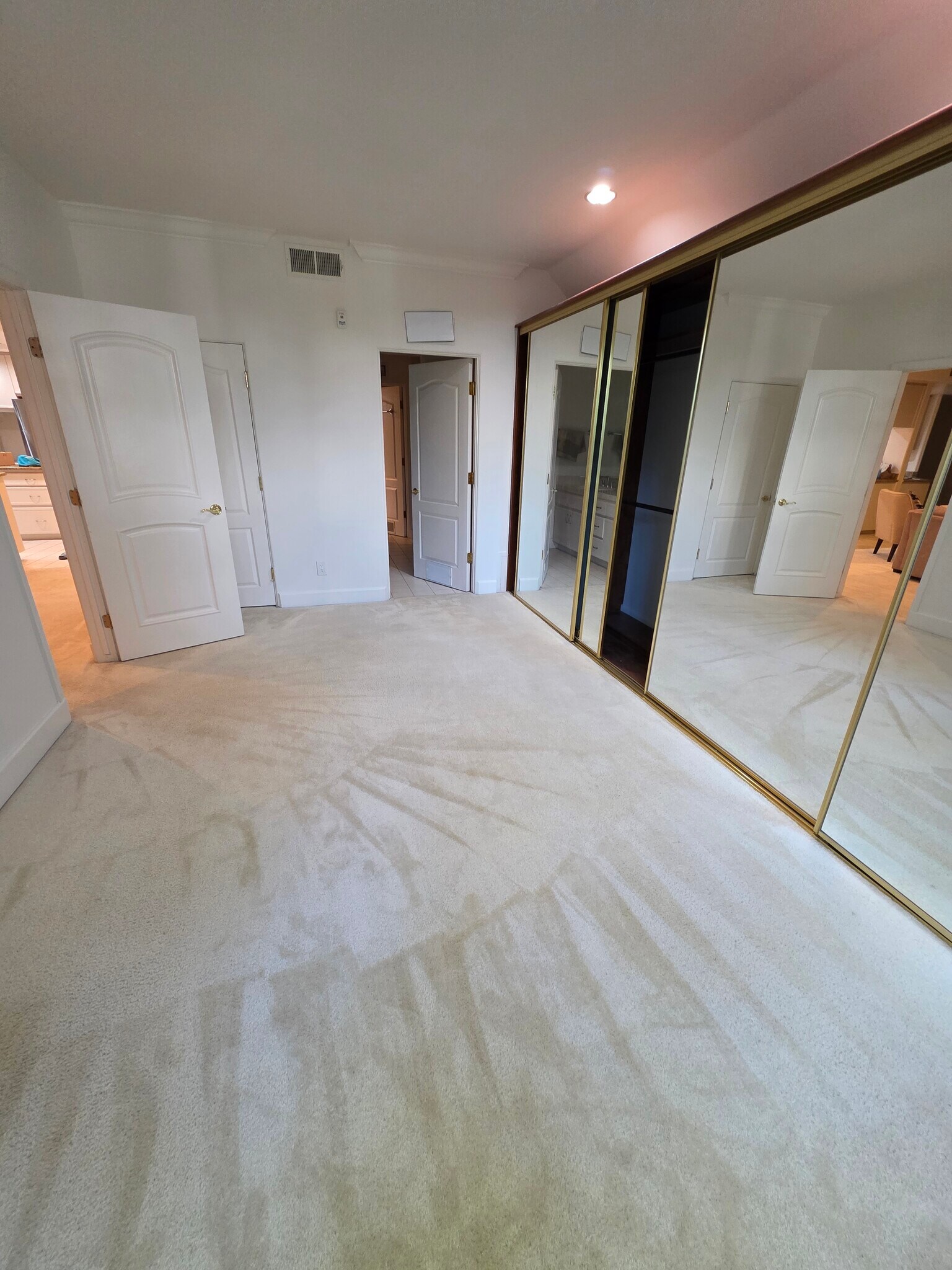 Building Photo - 390 S Sepulveda Blvd