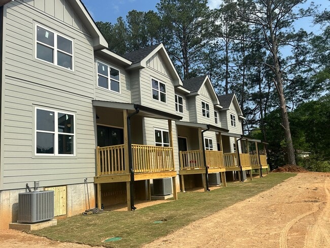 Building Photo - 43 Sanders Rd