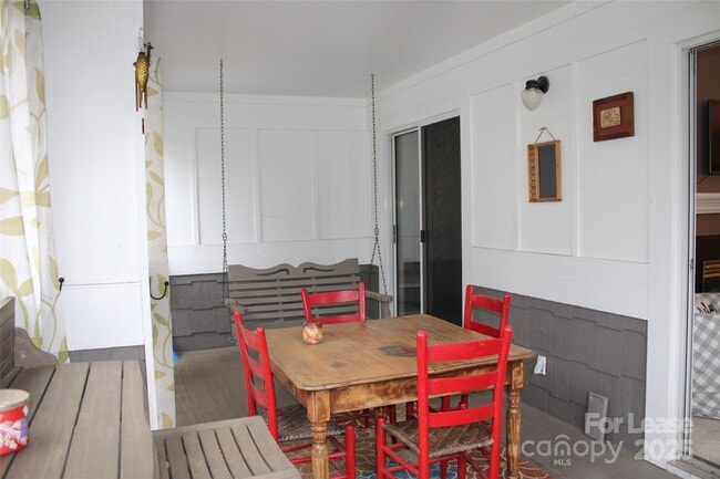 Building Photo - 763 Southwest Dr