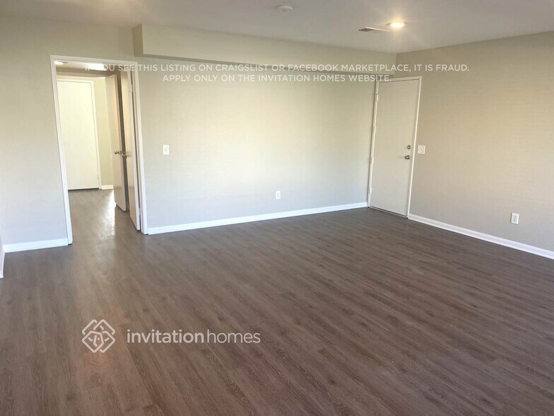 Building Photo - 2035 W Sunnyview Dr