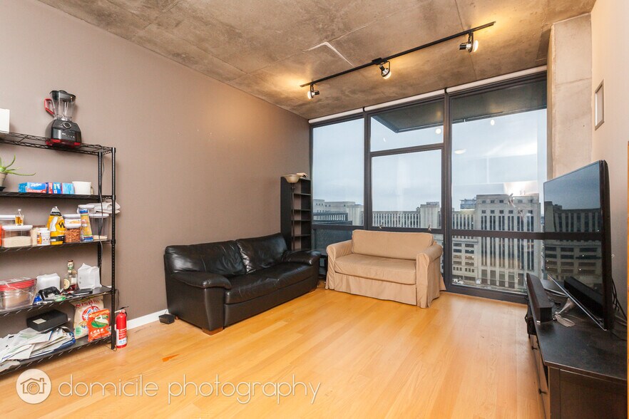 Building Photo - 235 W Van Buren St