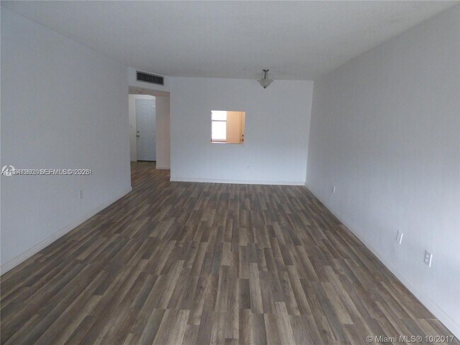 Building Photo - 1601 NE 191st St