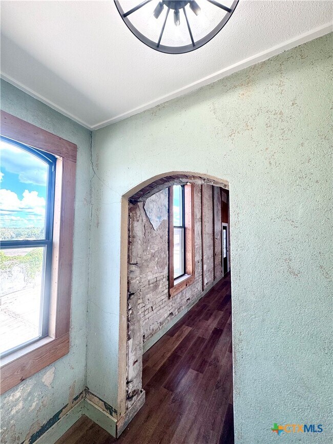 Building Photo - 123 W May St