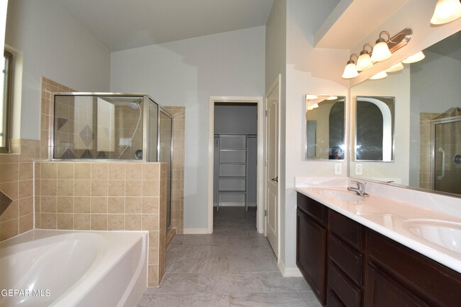 Building Photo - 14325 Navajo Point Dr