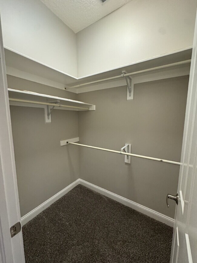 Building Photo - 4 bedroom 4 bath in gated community in Ora...