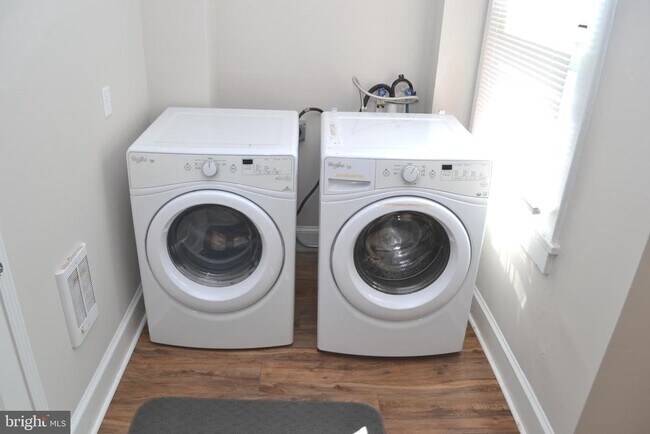 Building Photo - 200 W All Saints St