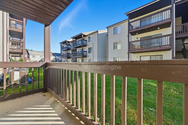 Building Photo - 302 Wells Ct