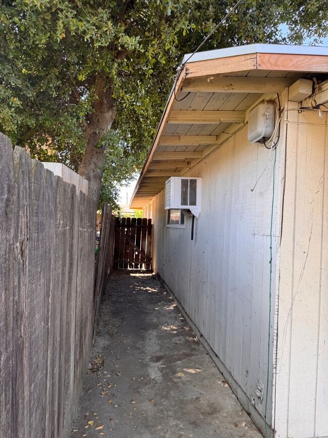 Building Photo - Beautifully Updated 4/2 in Old Fig