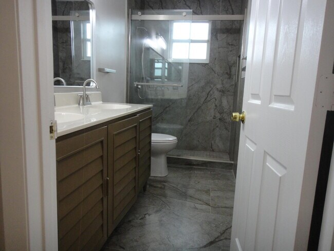 Building Photo - 15060 Corby Ct