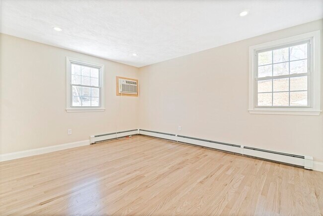 Building Photo - 21 Hodgkins Dr