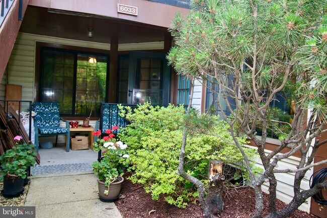 Building Photo - 6033 Curtier Dr