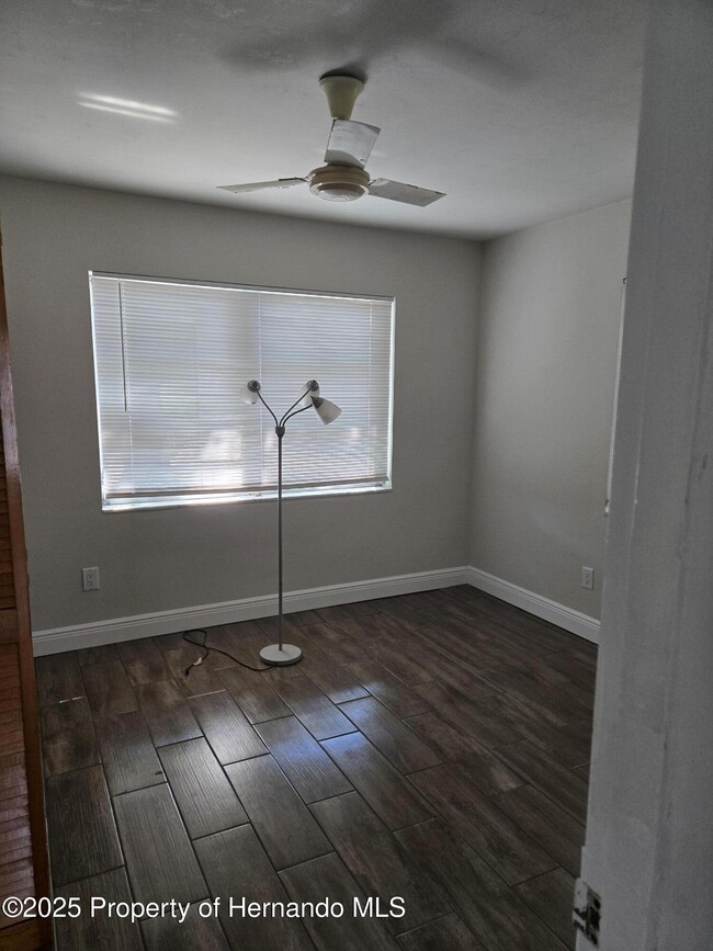 Building Photo - 1049 Barlow Ct