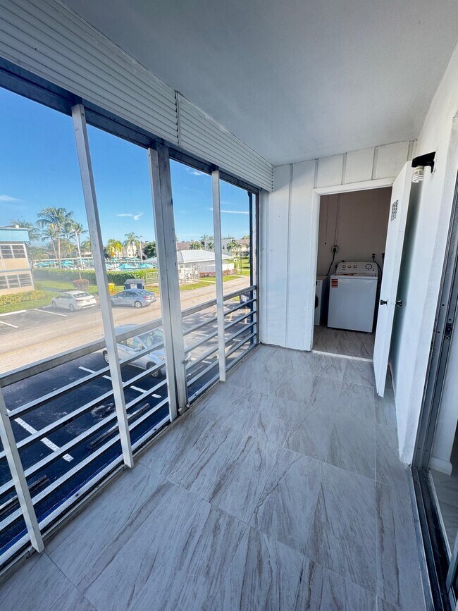 Building Photo - 266 Burgundy Ave