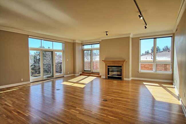 Building Photo - 2400 E Cherry Creek S Dr