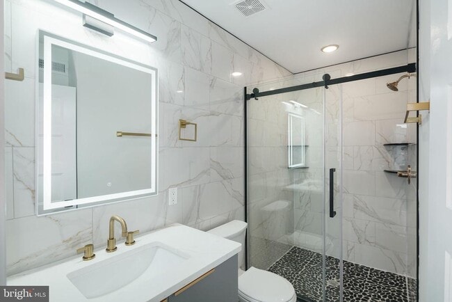 Building Photo - 2000 N Front St