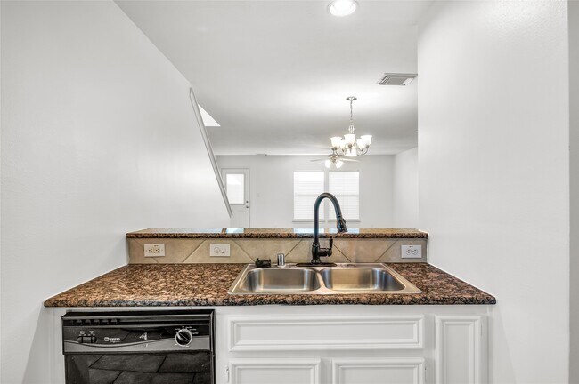 Building Photo - 1719 Redwing Bluff Dr