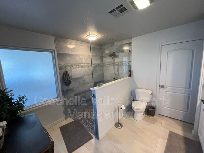 Building Photo - 421 S Paseo Laredo