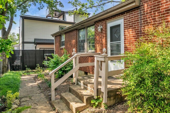 Building Photo - 4 Bed 2 Bath Home | Sylvan Park