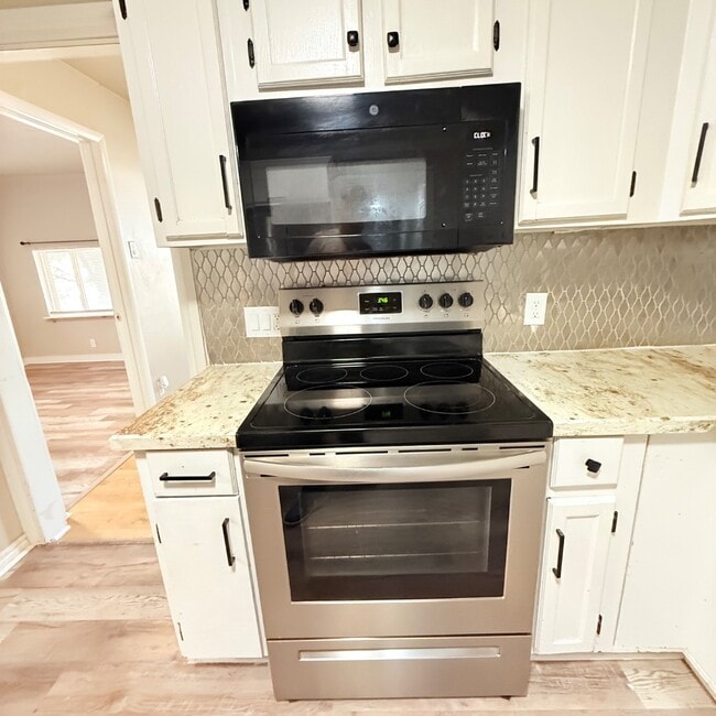 Building Photo - 4004 SE 25th St