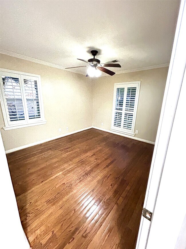 Building Photo - 5022 Darnell St