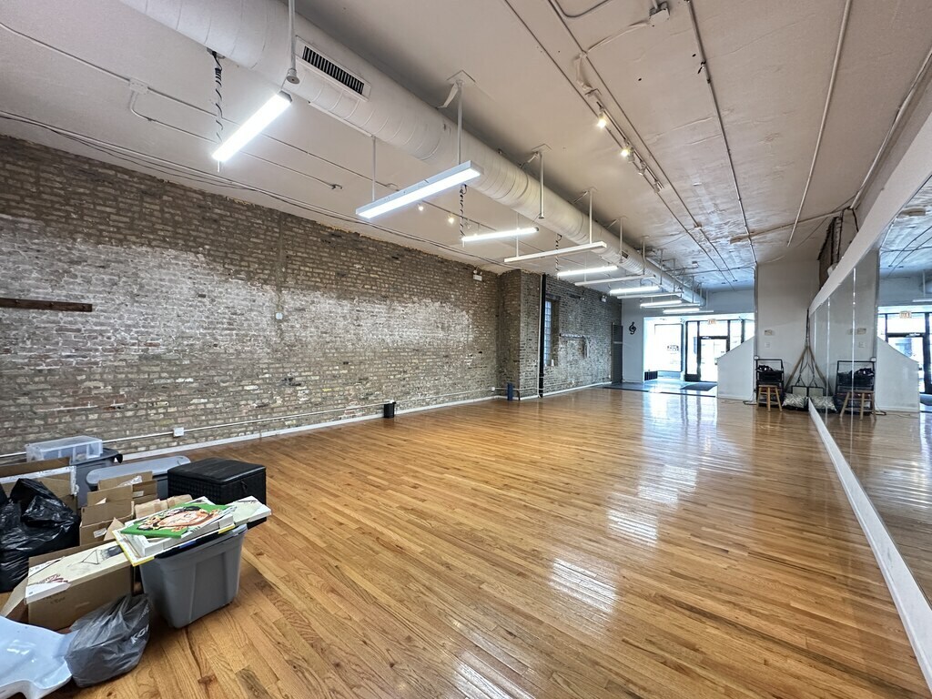 Building Photo - 1654 W Chicago Ave