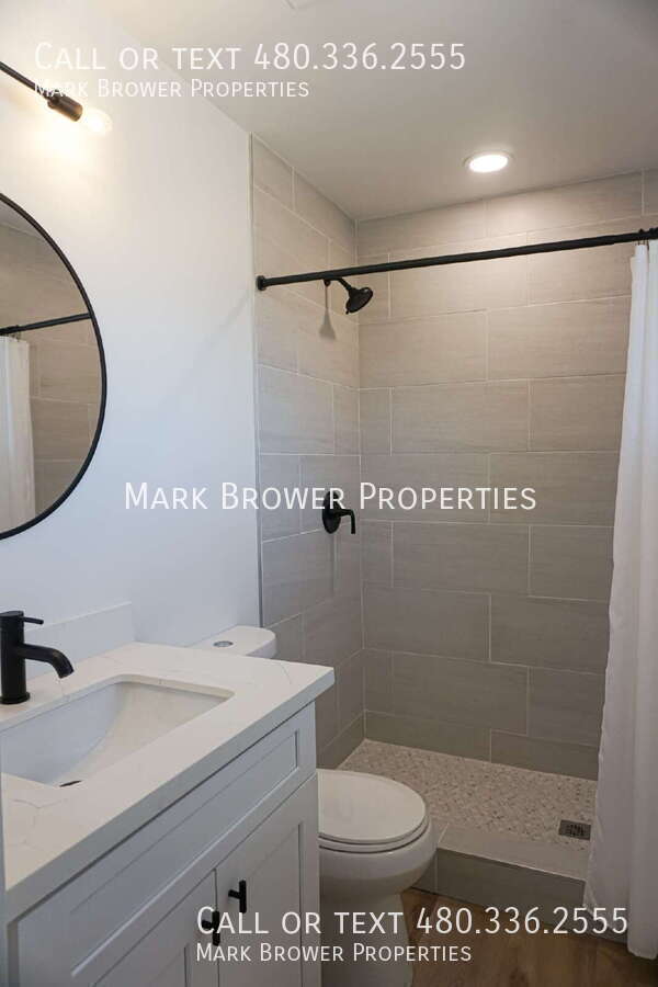 Building Photo - 713 S Darrow Dr