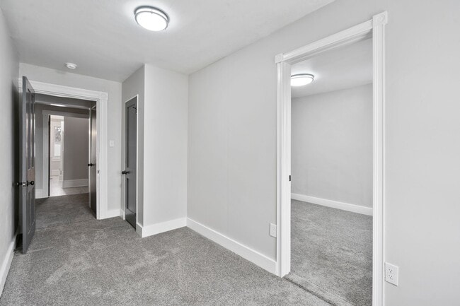 Building Photo - 3 bedroom 2 bath - newly updated, central air, GREAT LOCATION