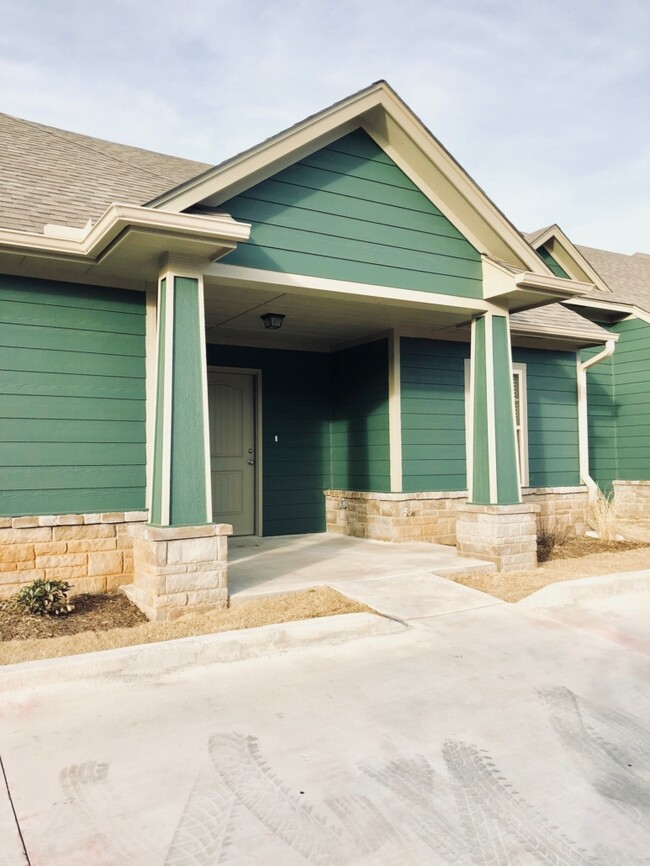 Exterior 1 Bedroom - Villas at Summit Pointe