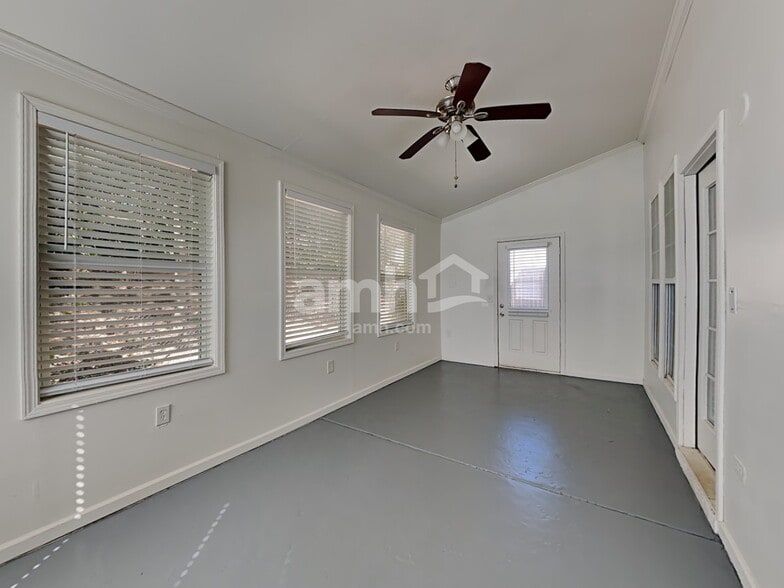 Building Photo - 922 Idlewood Dr