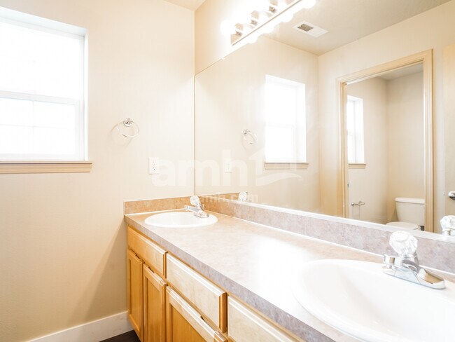 Building Photo - 3856 Oranda St