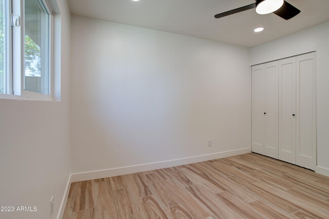 Building Photo - 4806 S La Rosa Dr