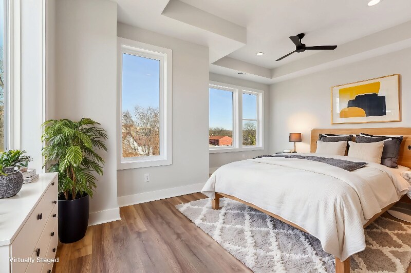 Building Photo - 107 E 9th St