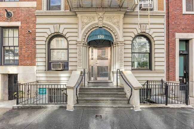 Building Photo - 120 E 83rd St