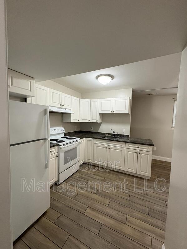 Primary Photo - 2842 Dixwell Ave