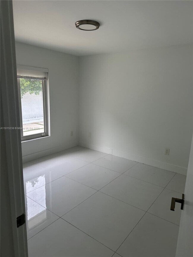 Building Photo - 465 NW 119th Ave