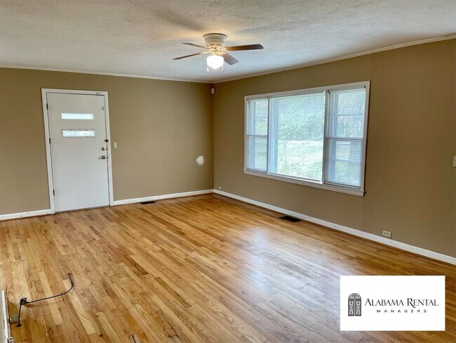 Building Photo - Great Home Available for Rent! View with 4...