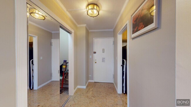 Building Photo - 14 Horatio St