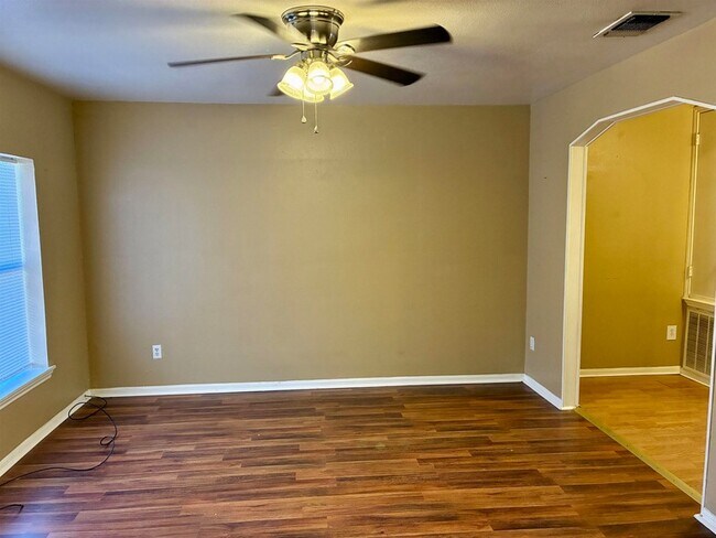 Building Photo - 800 Vanderveer