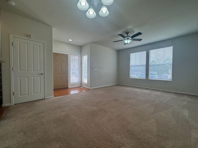 Building Photo - 7681 Sandy Springs Point