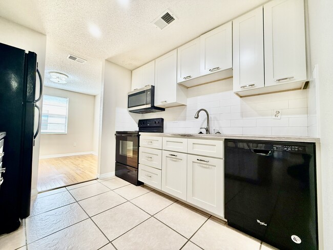 Building Photo - 123 Loblolly Ct